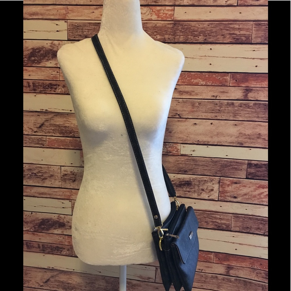 Crossbody purse with zipper